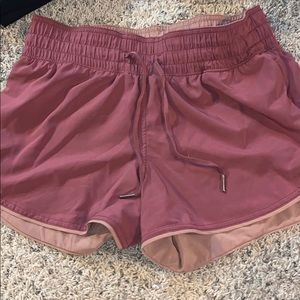 size 6 lululemon shorts